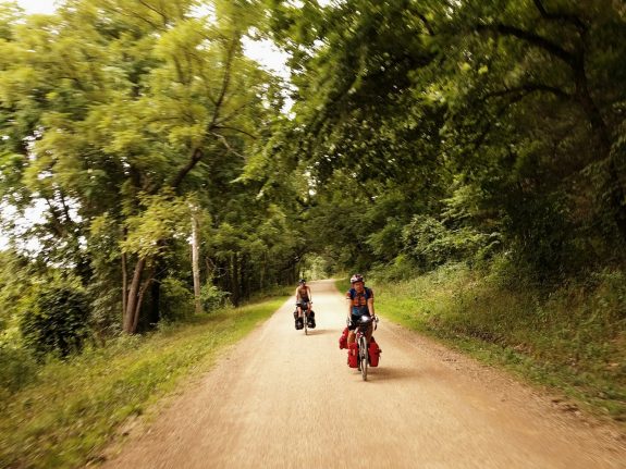 On the River Road / Kansas Capitols Trail between Lawrence and Topeka. What a wonderfully scenic low-traffic route.